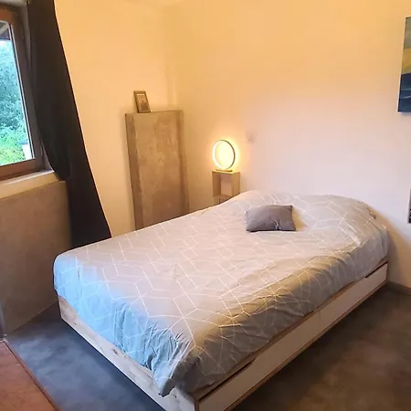 Maison Chaleureuse Avec Piscine Hotel *